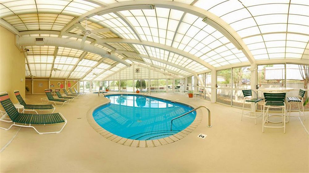 Quality Suites Memphis/ Wolfchase Galleria Eksteriør billede